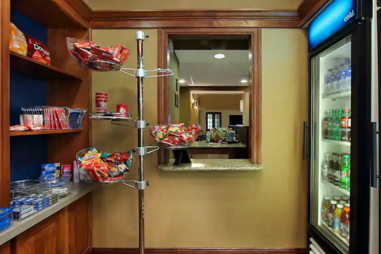 Hampton Inn & Suites Мэдисонвилл Экстерьер фото