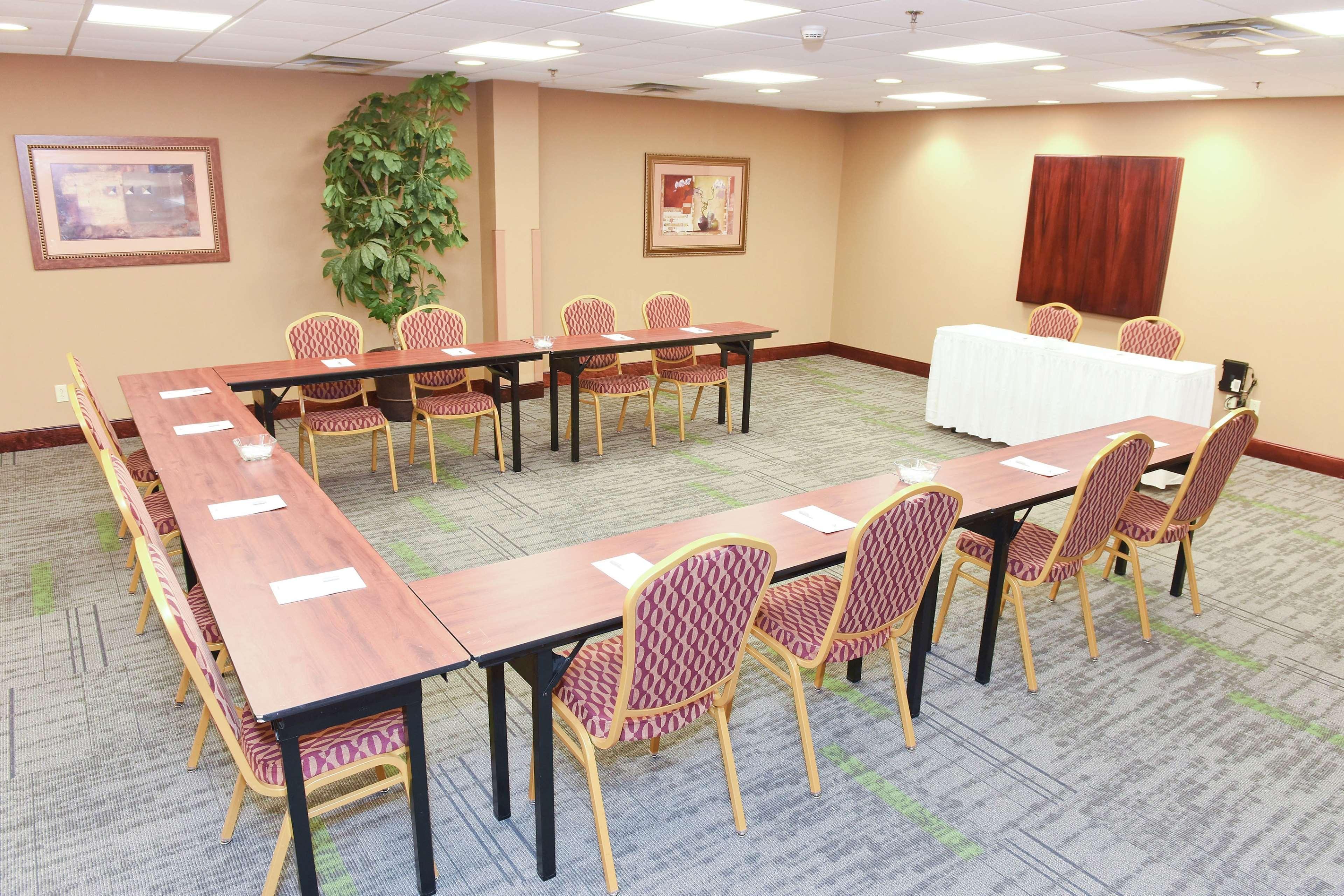 Hampton Inn & Suites Мэдисонвилл Экстерьер фото
