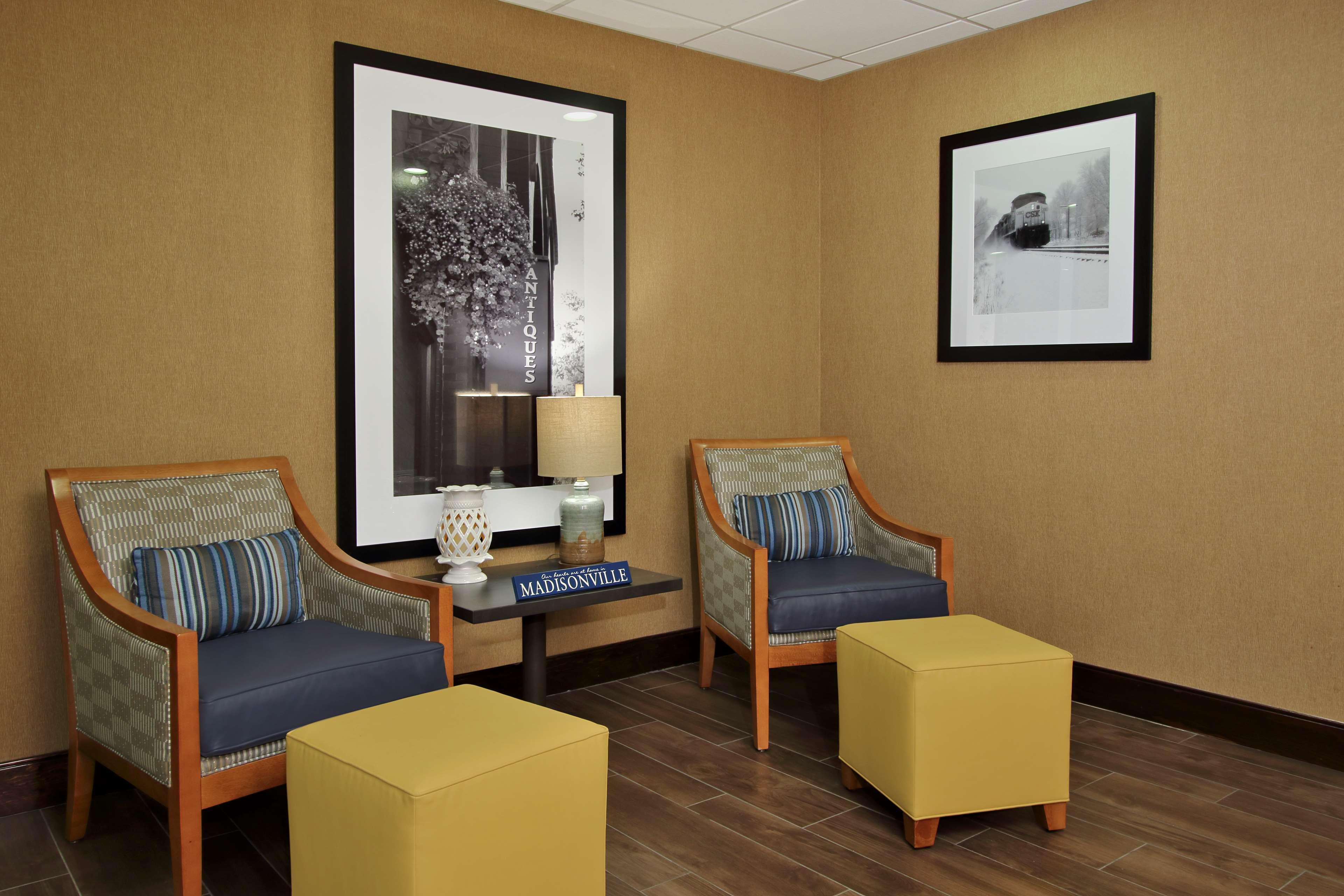 Hampton Inn & Suites Мэдисонвилл Экстерьер фото