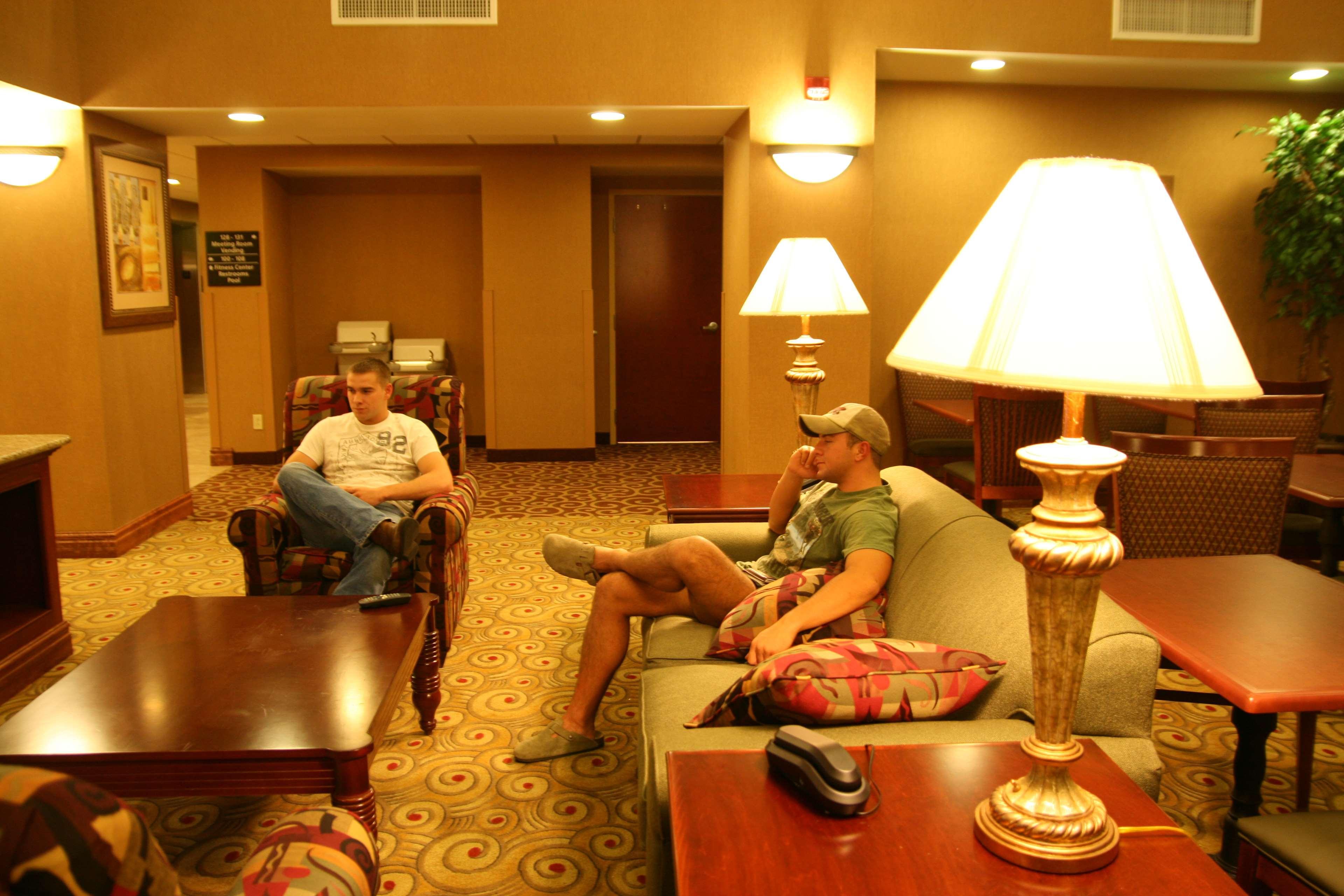 Hampton Inn & Suites Мэдисонвилл Экстерьер фото