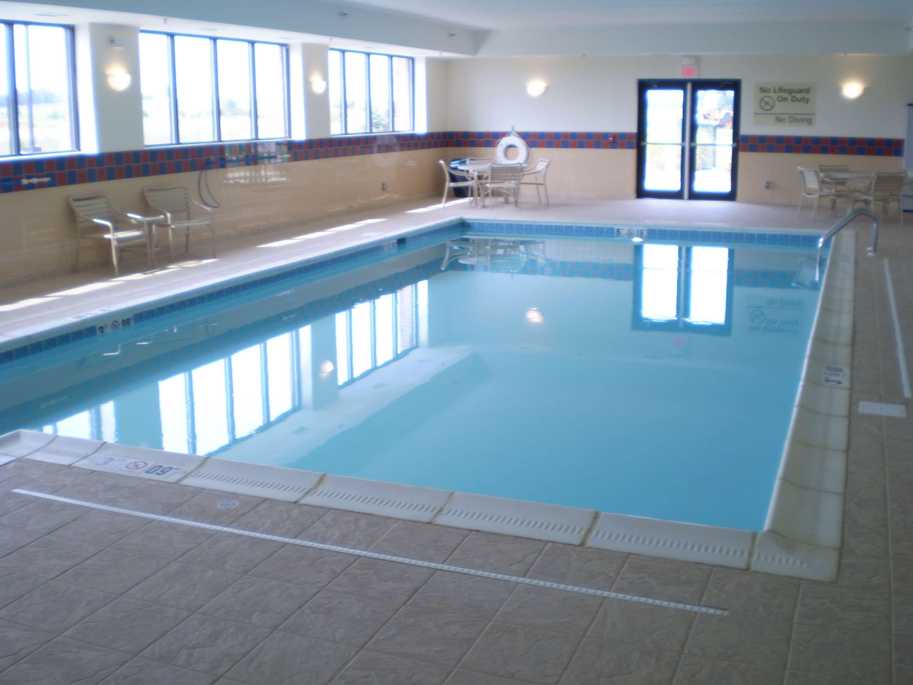 Hampton Inn & Suites Мэдисонвилл Экстерьер фото