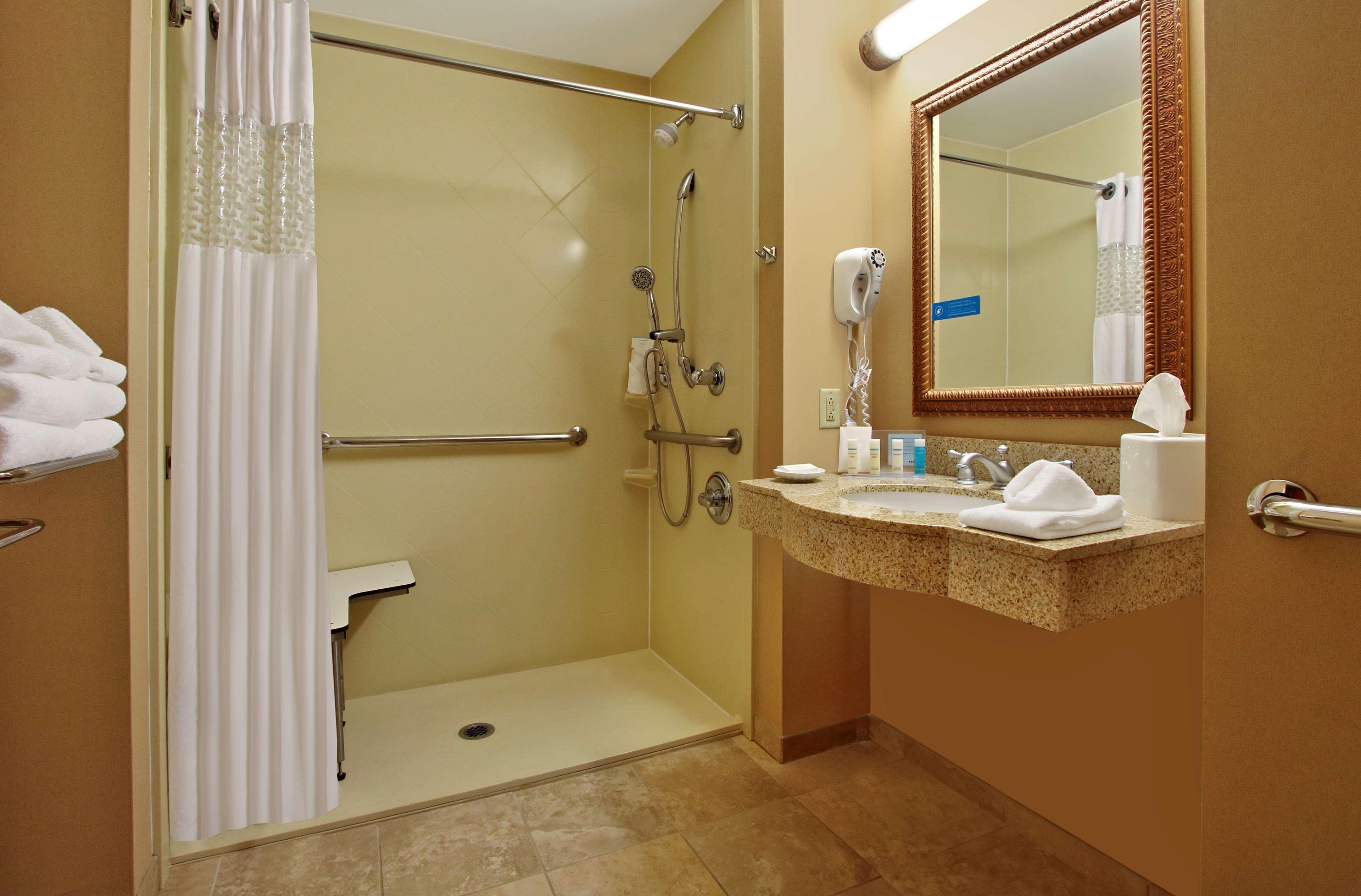Hampton Inn & Suites Мэдисонвилл Экстерьер фото