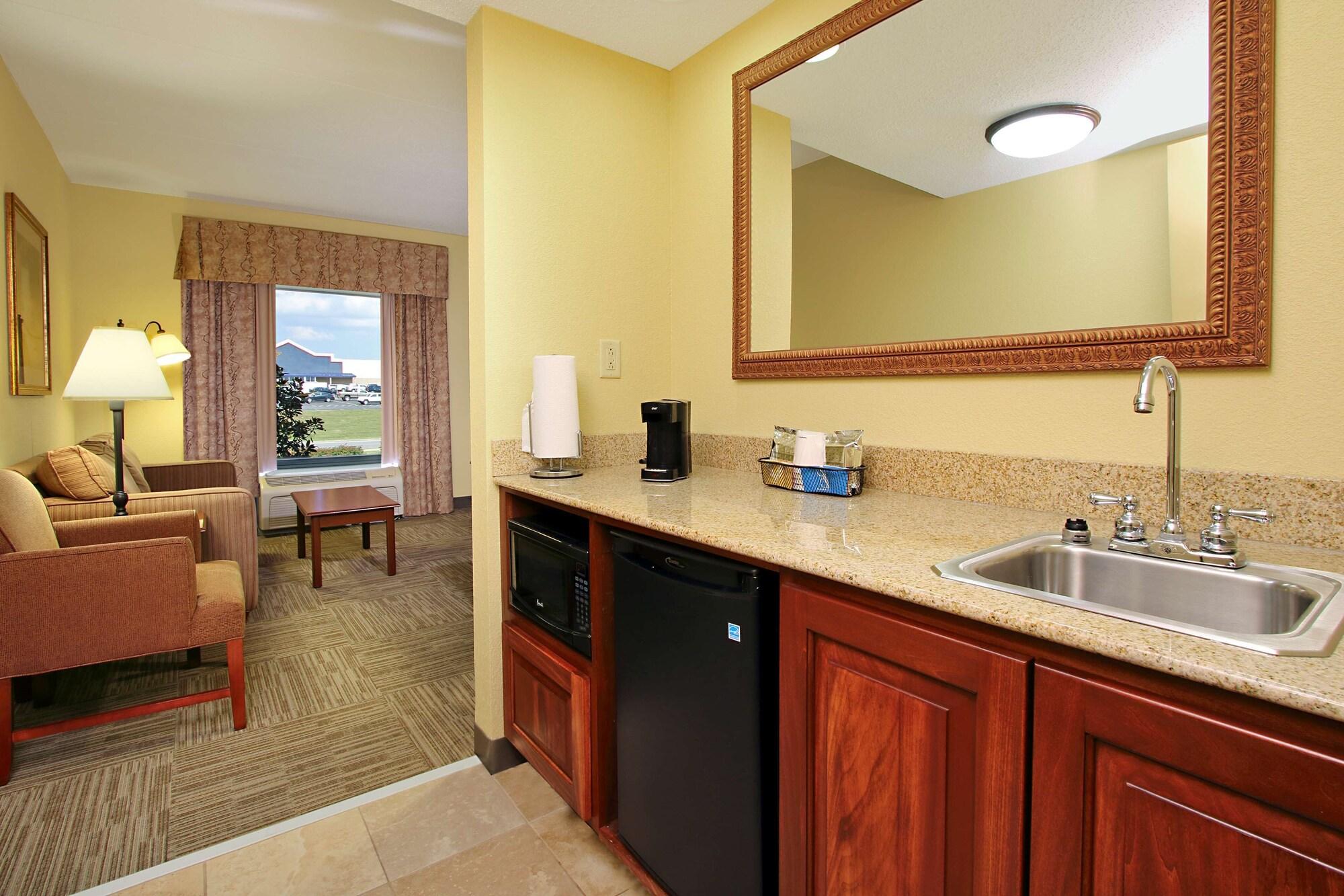 Hampton Inn & Suites Мэдисонвилл Экстерьер фото