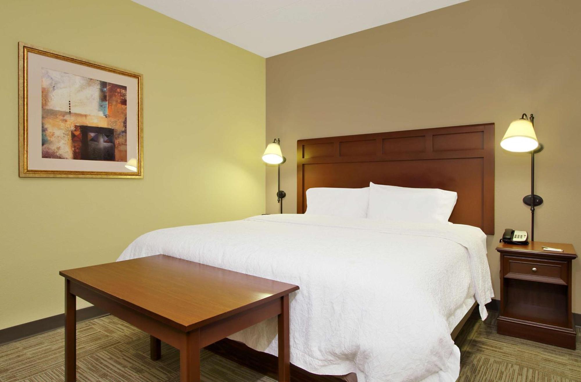 Hampton Inn & Suites Мэдисонвилл Экстерьер фото