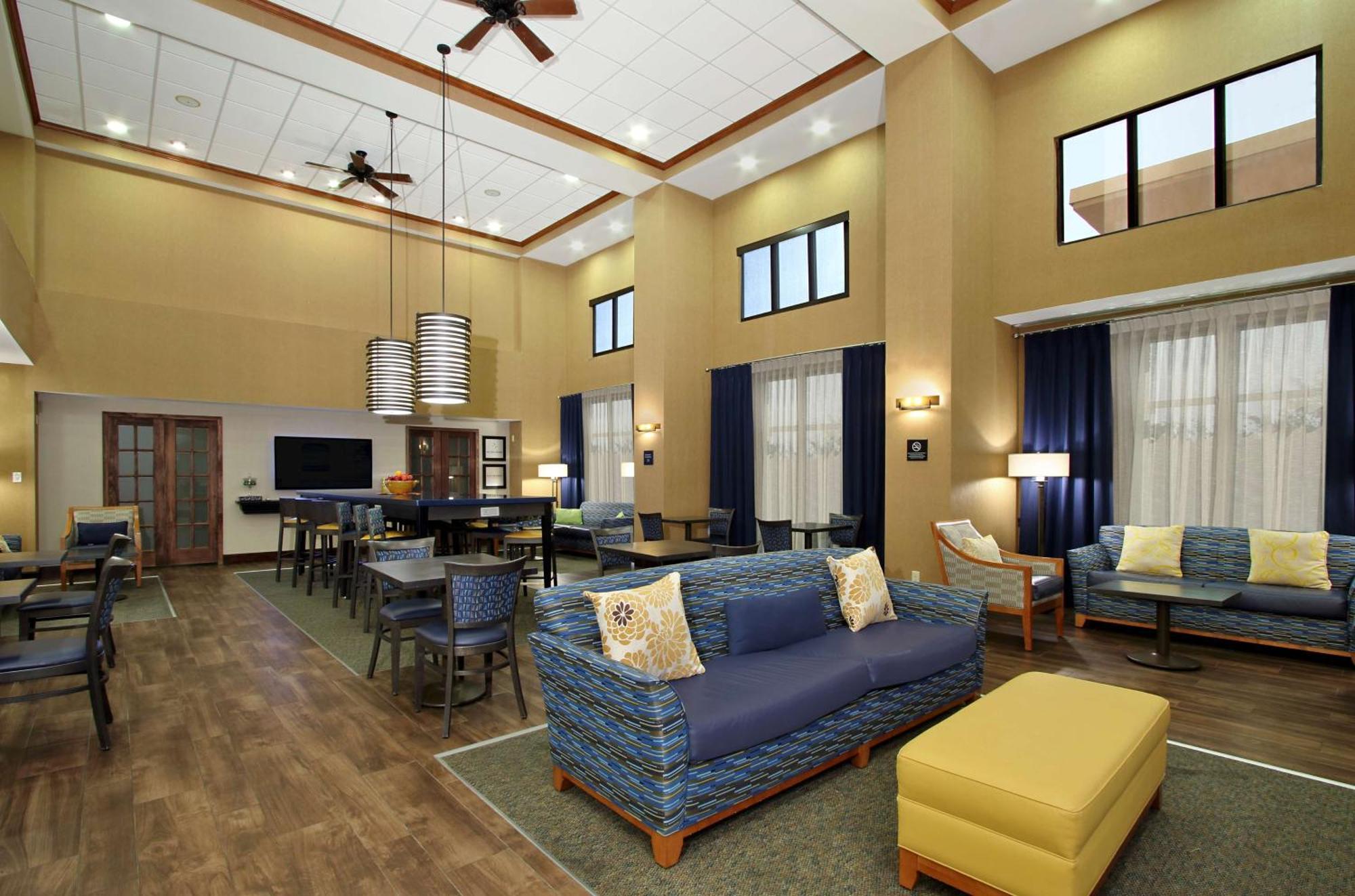 Hampton Inn & Suites Мэдисонвилл Экстерьер фото