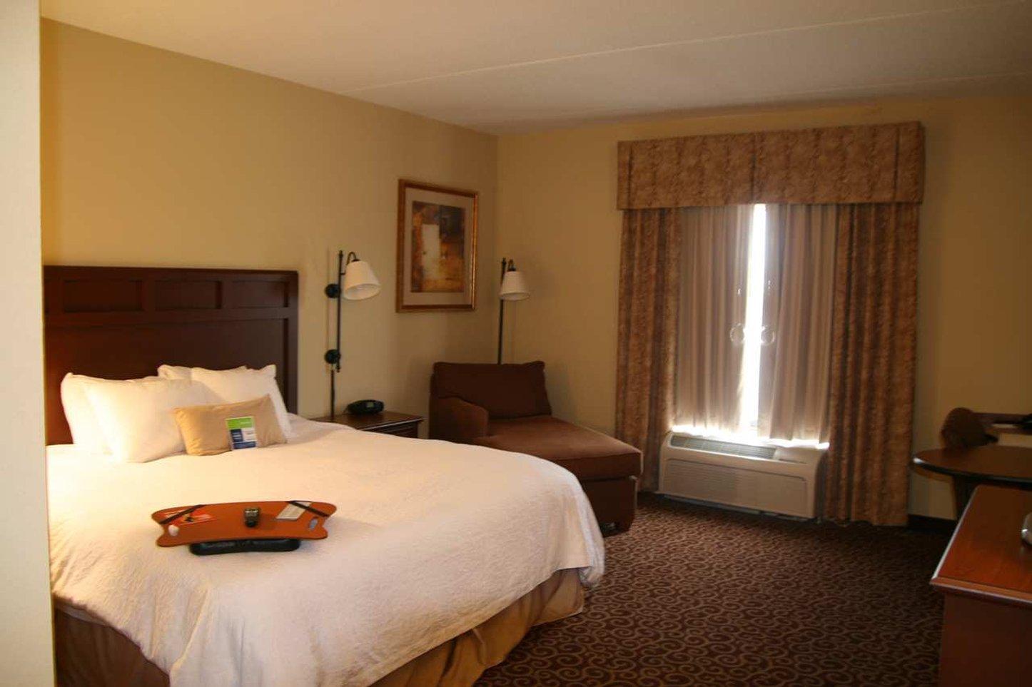 Hampton Inn & Suites Мэдисонвилл Экстерьер фото