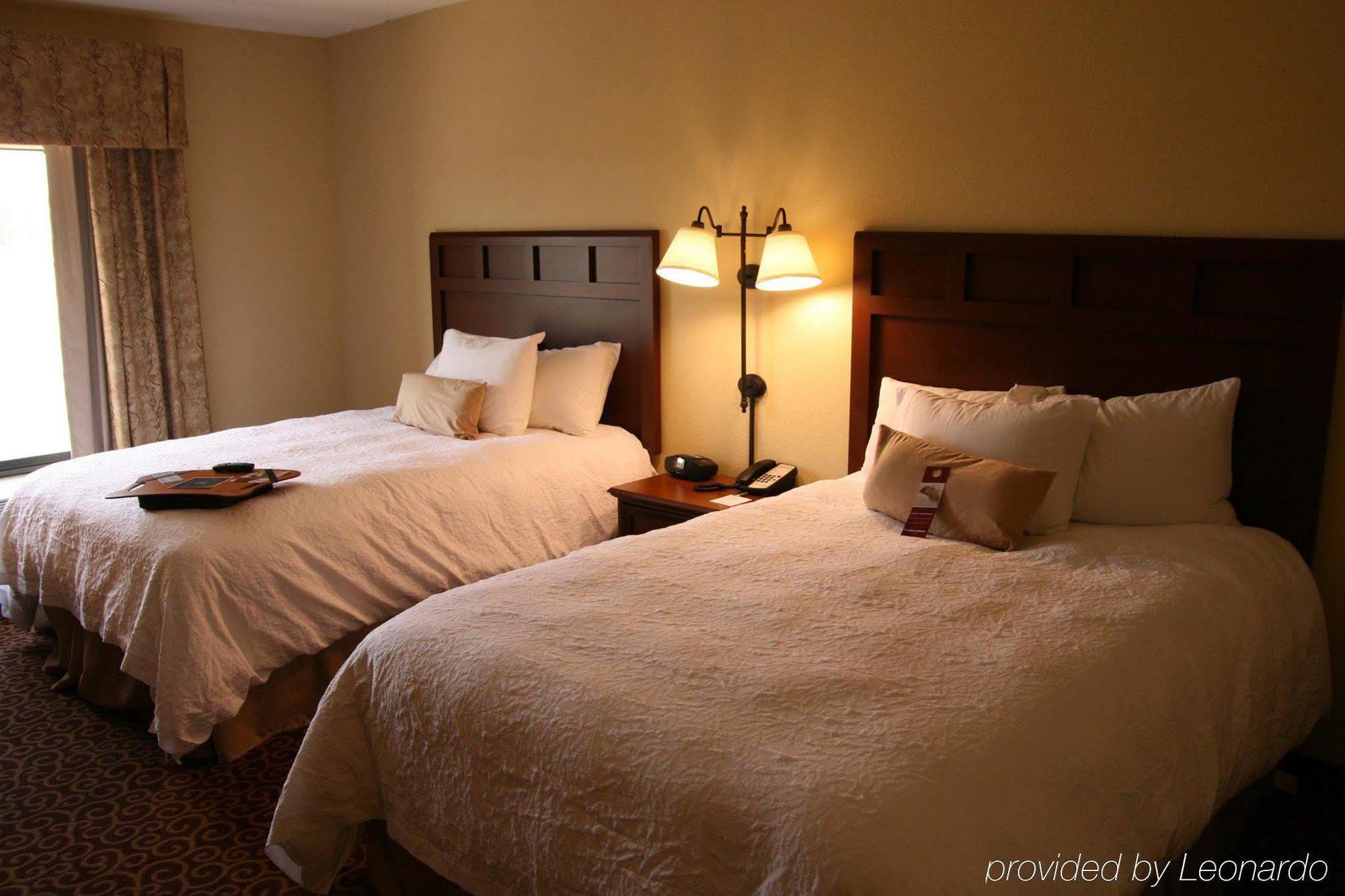 Hampton Inn & Suites Мэдисонвилл Экстерьер фото