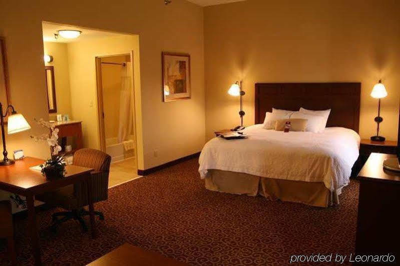Hampton Inn & Suites Мэдисонвилл Экстерьер фото